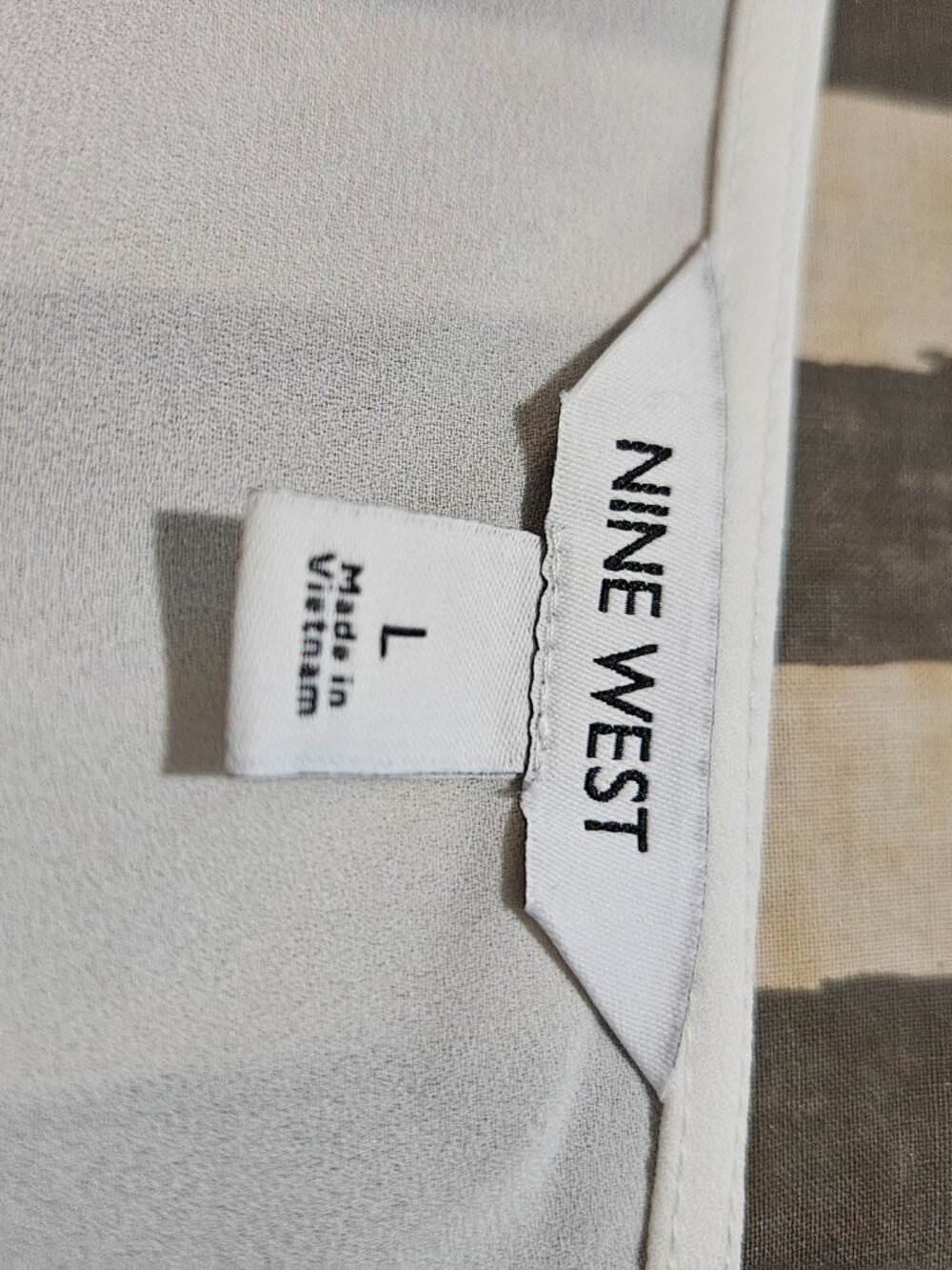 Nine West - Ivory V-Neck Tank Shell-Size L - Picture 4 of 7